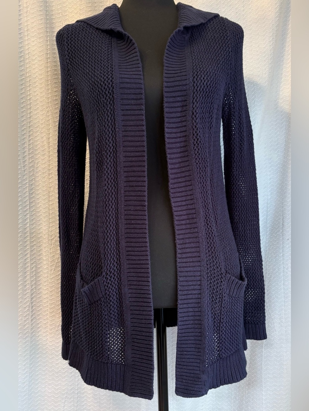 Talbot’s Navy Blue Hooded Cardigan
100 % cotton.   Size MP
Excellent condition